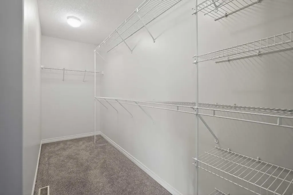 32 Evanspark Circle NW Calgary AB T3P0B3