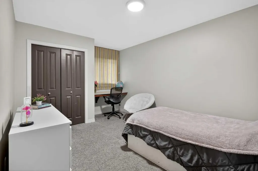 32 Evanspark Circle NW Calgary AB T3P0B3