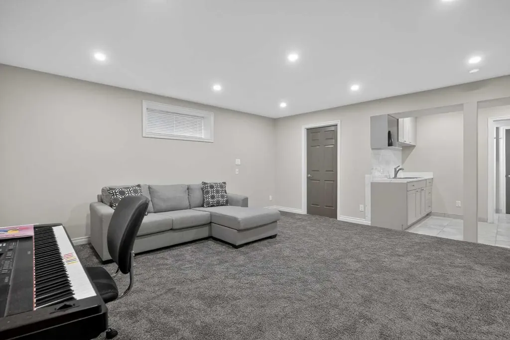 32 Evanspark Circle NW Calgary AB T3P0B3