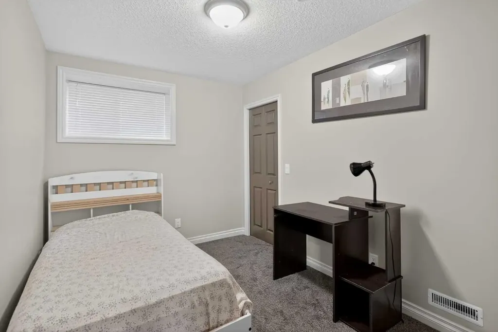 32 Evanspark Circle NW Calgary AB T3P0B3