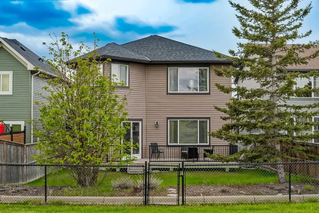 32 Evanspark Circle NW Calgary AB T3P0B3