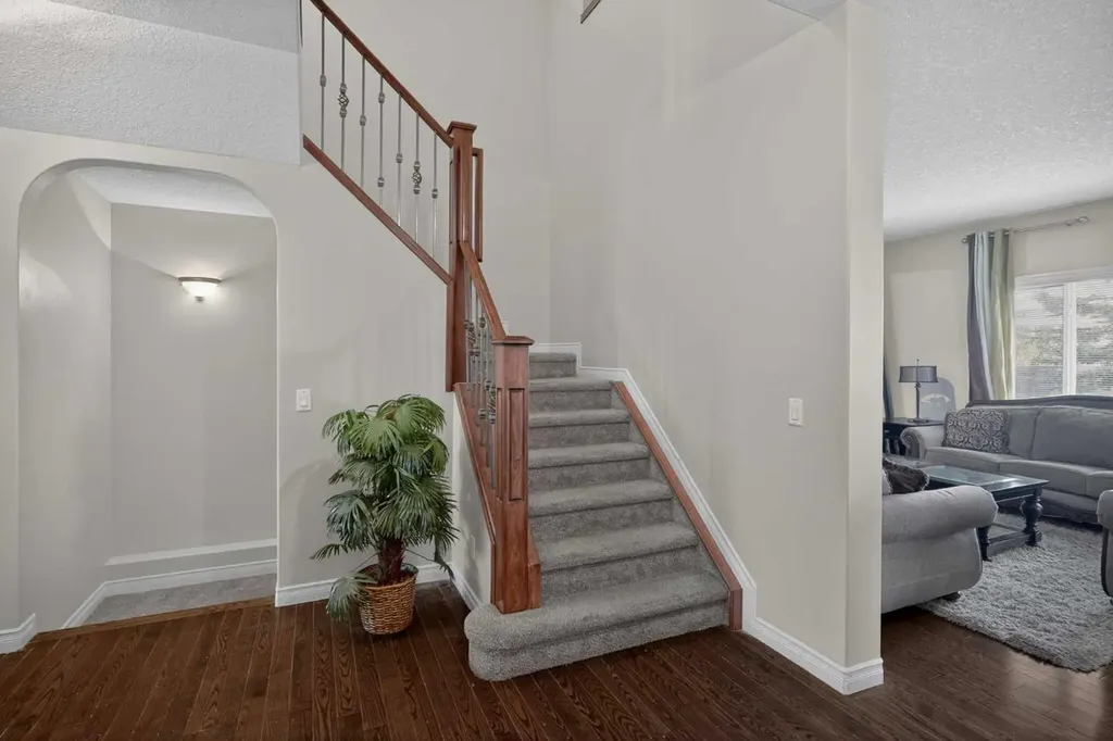 32 Evanspark Circle NW Calgary AB T3P0B3