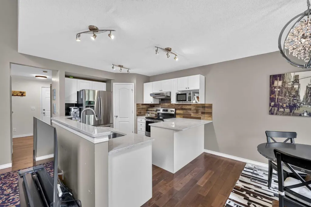 138 Tuscarora Way NW Calgary AB T3L 2H1