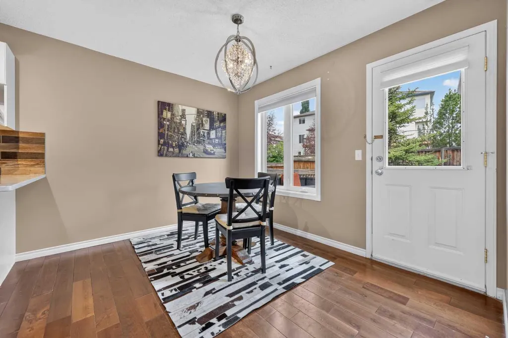 138 Tuscarora Way NW Calgary AB T3L 2H1