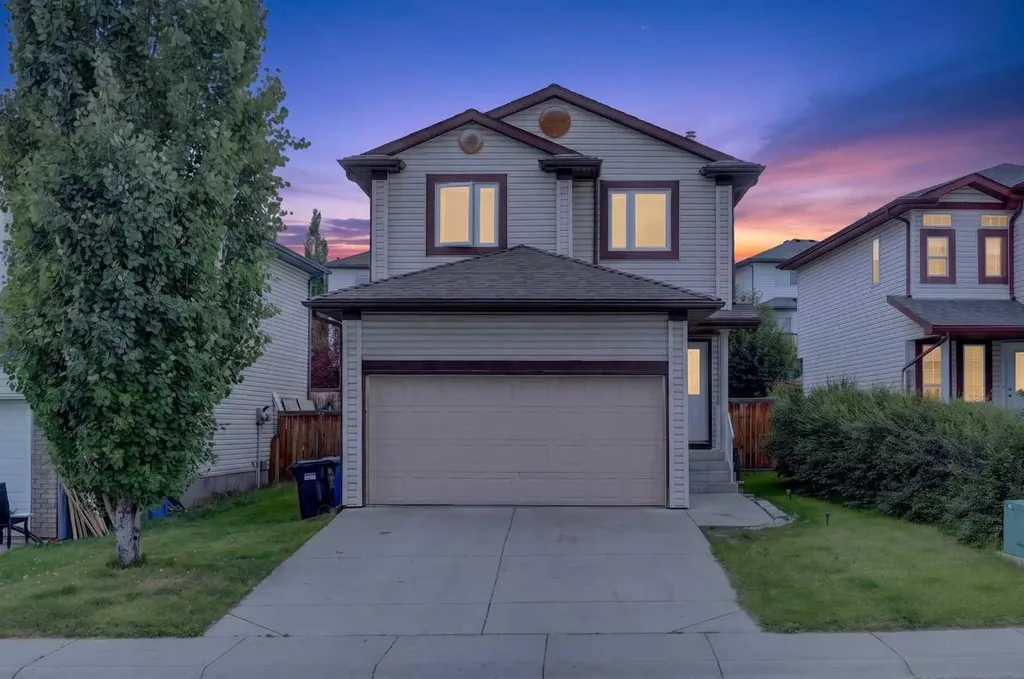 138 Tuscarora Way NW Calgary AB T3L 2H1