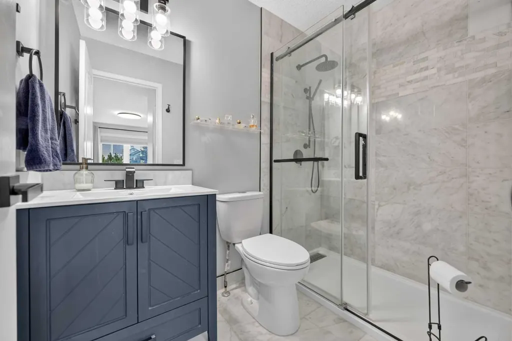 138 Tuscarora Way NW Calgary AB T3L 2H1