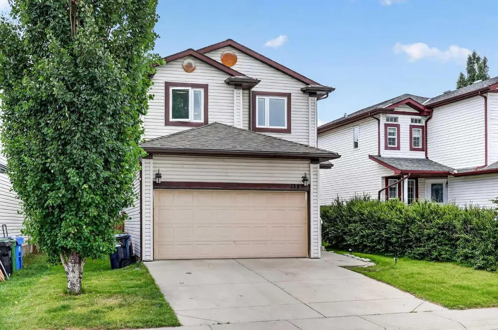 138 Tuscarora Way NW Calgary AB T3L 2H1