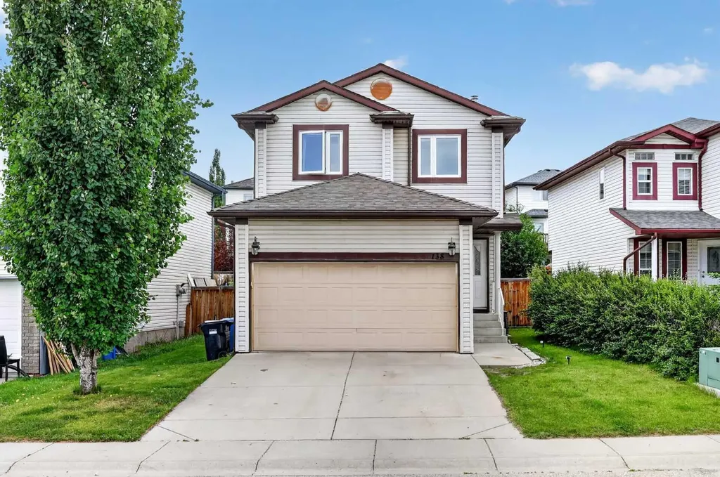 138 Tuscarora Way NW Calgary AB T3L 2H1