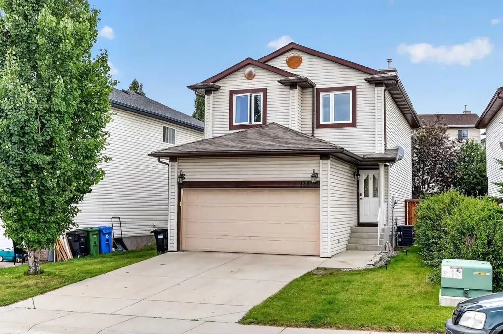 138 Tuscarora Way NW Calgary AB T3L 2H1