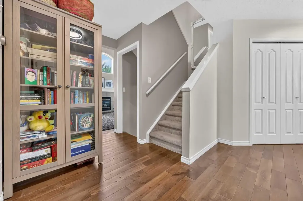 138 Tuscarora Way NW Calgary AB T3L 2H1