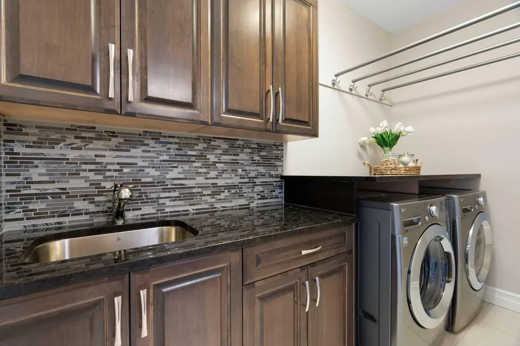 1085 Coopers Drive SW Airdrie AB T4B 0Z8