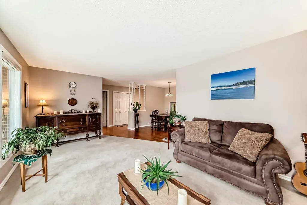 308 Cannington Place SW Calgary AB T2W 1Z9
