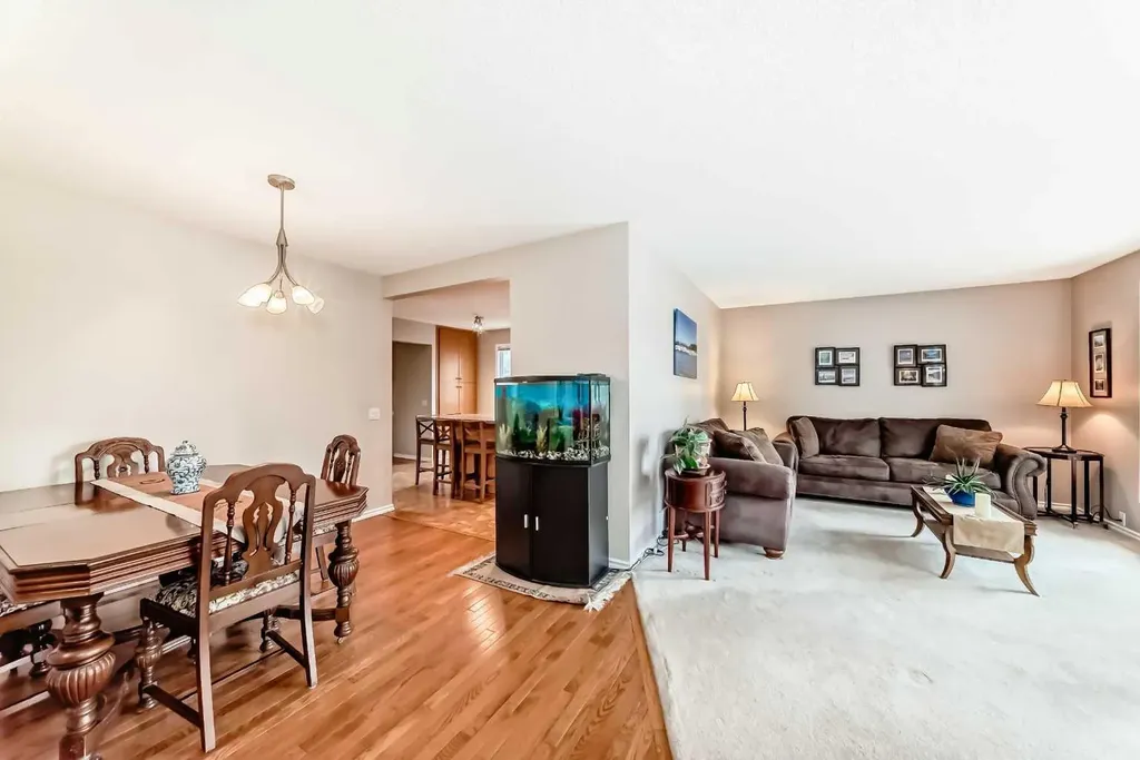308 Cannington Place SW Calgary AB T2W 1Z9