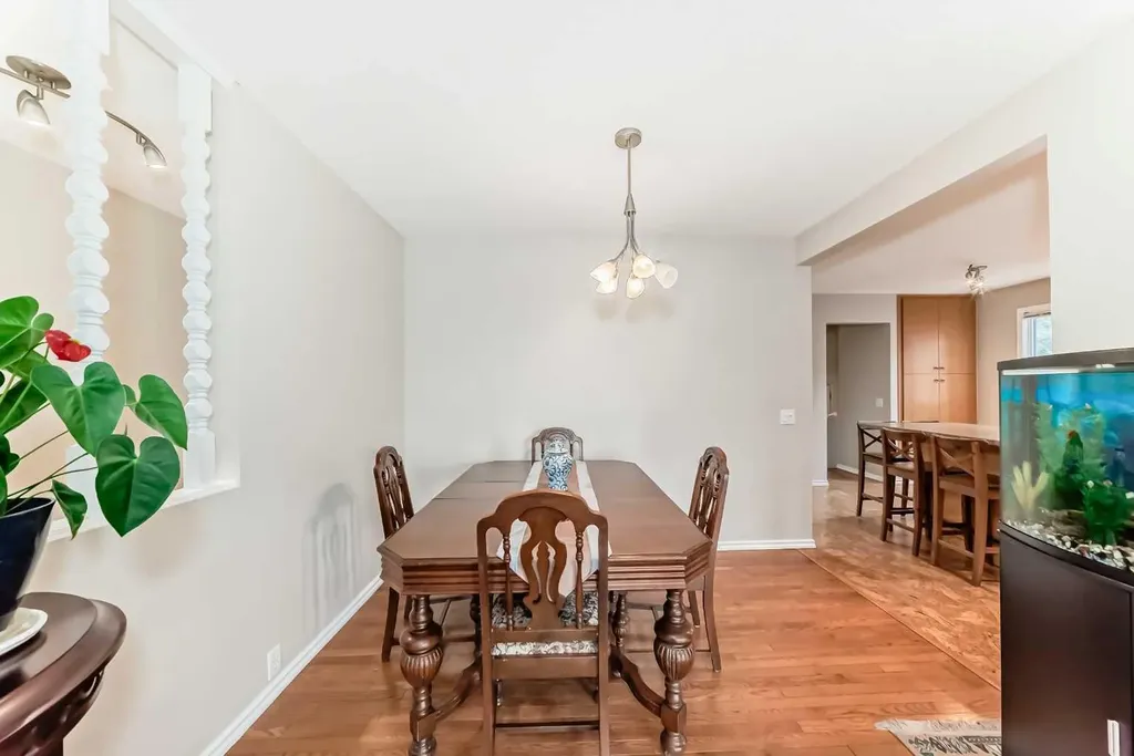 308 Cannington Place SW Calgary AB T2W 1Z9