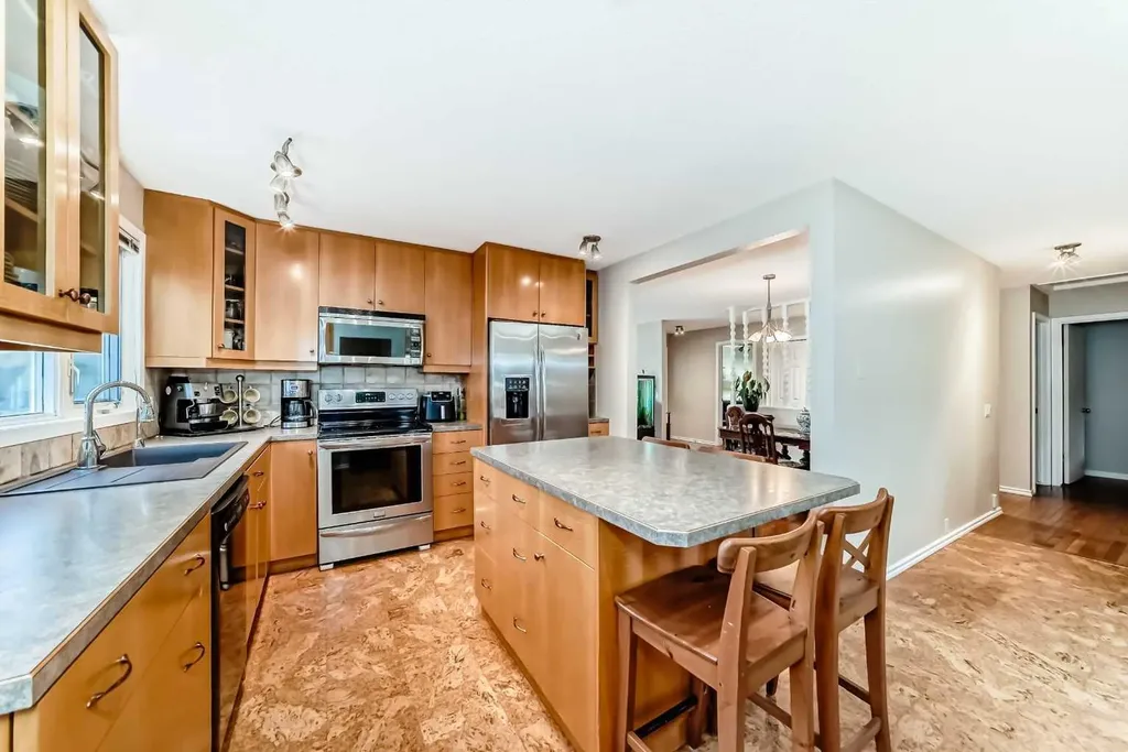 308 Cannington Place SW Calgary AB T2W 1Z9