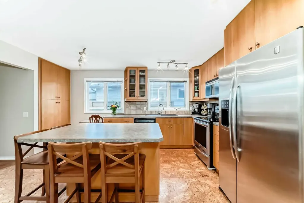 308 Cannington Place SW Calgary AB T2W 1Z9