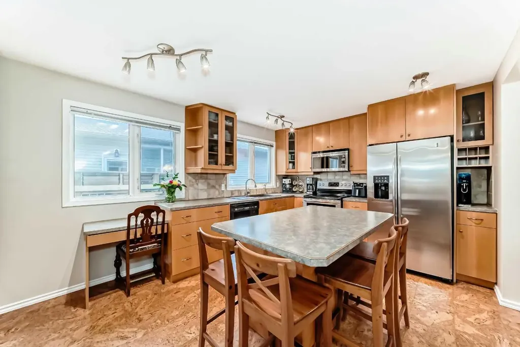 308 Cannington Place SW Calgary AB T2W 1Z9