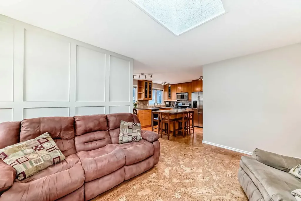 308 Cannington Place SW Calgary AB T2W 1Z9