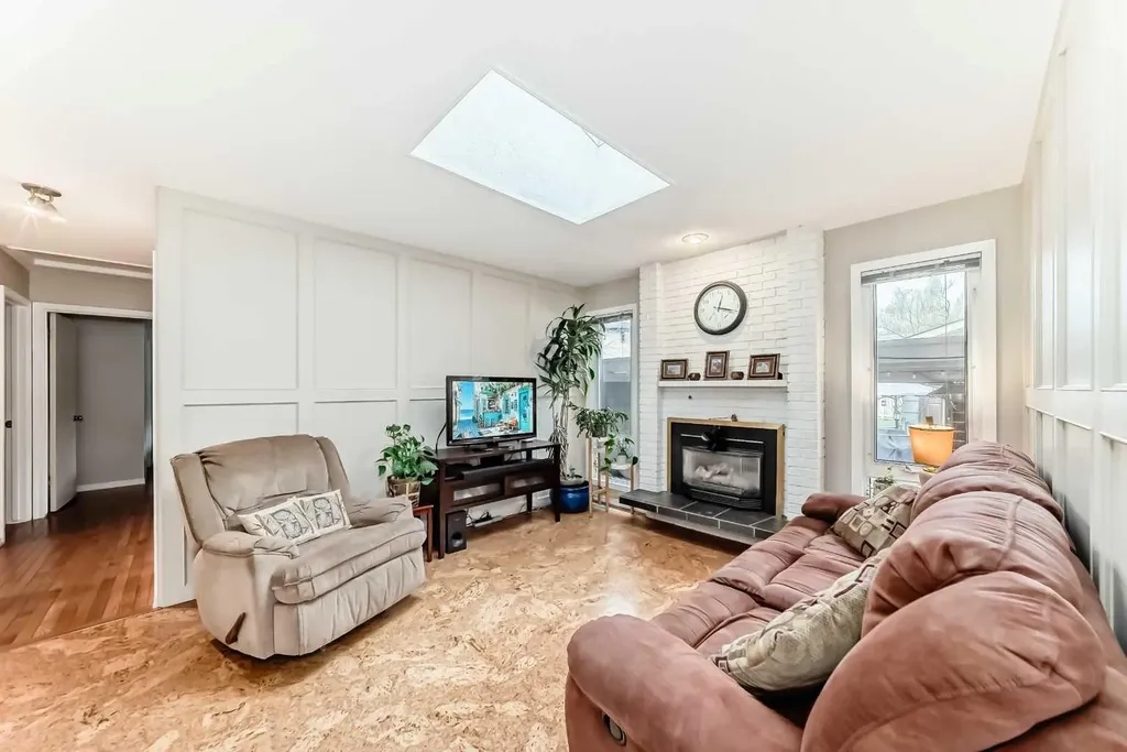 308 Cannington Place SW Calgary AB T2W 1Z9