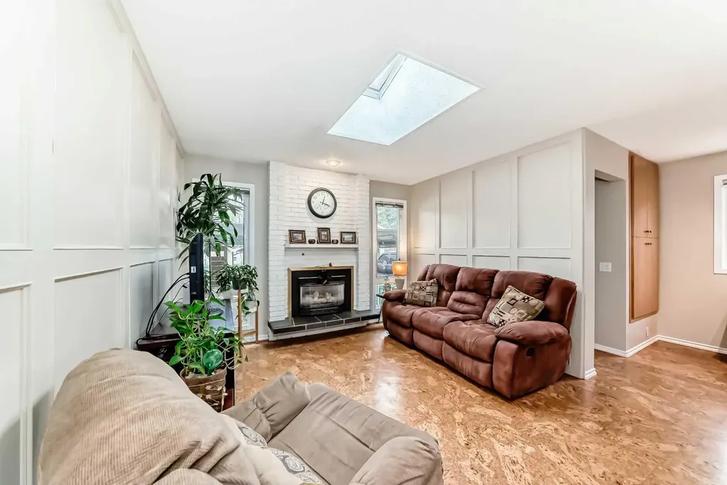 308 Cannington Place SW Calgary AB T2W 1Z9