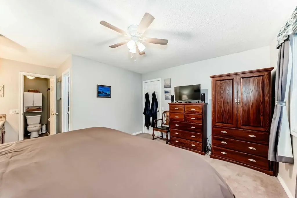 308 Cannington Place SW Calgary AB T2W 1Z9