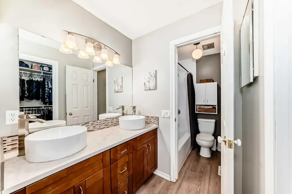 308 Cannington Place SW Calgary AB T2W 1Z9