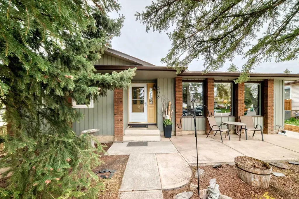 308 Cannington Place SW Calgary AB T2W 1Z9
