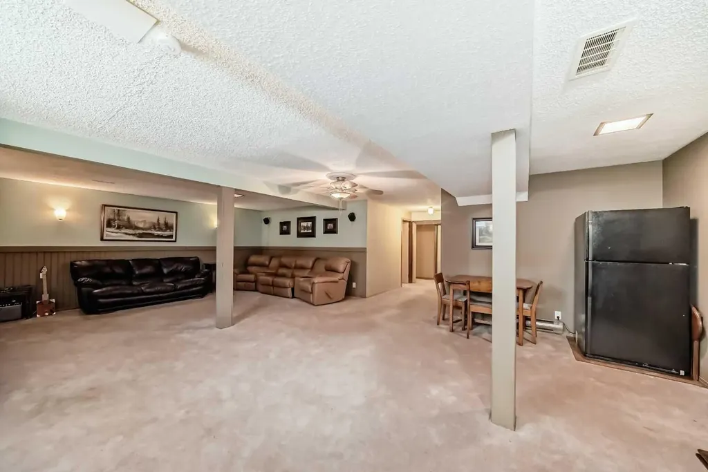 308 Cannington Place SW Calgary AB T2W 1Z9