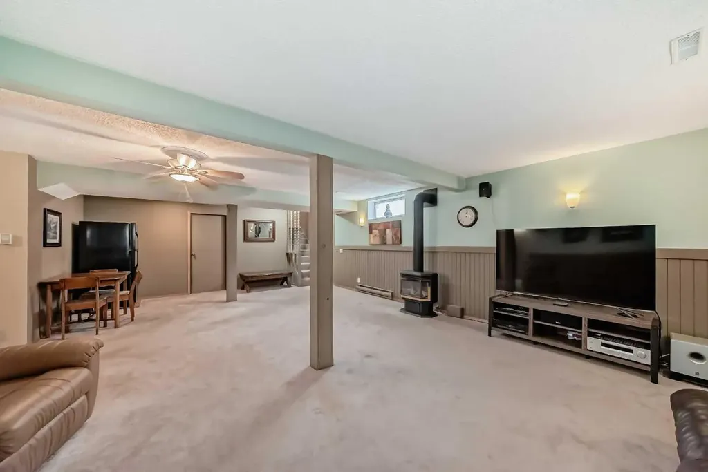 308 Cannington Place SW Calgary AB T2W 1Z9