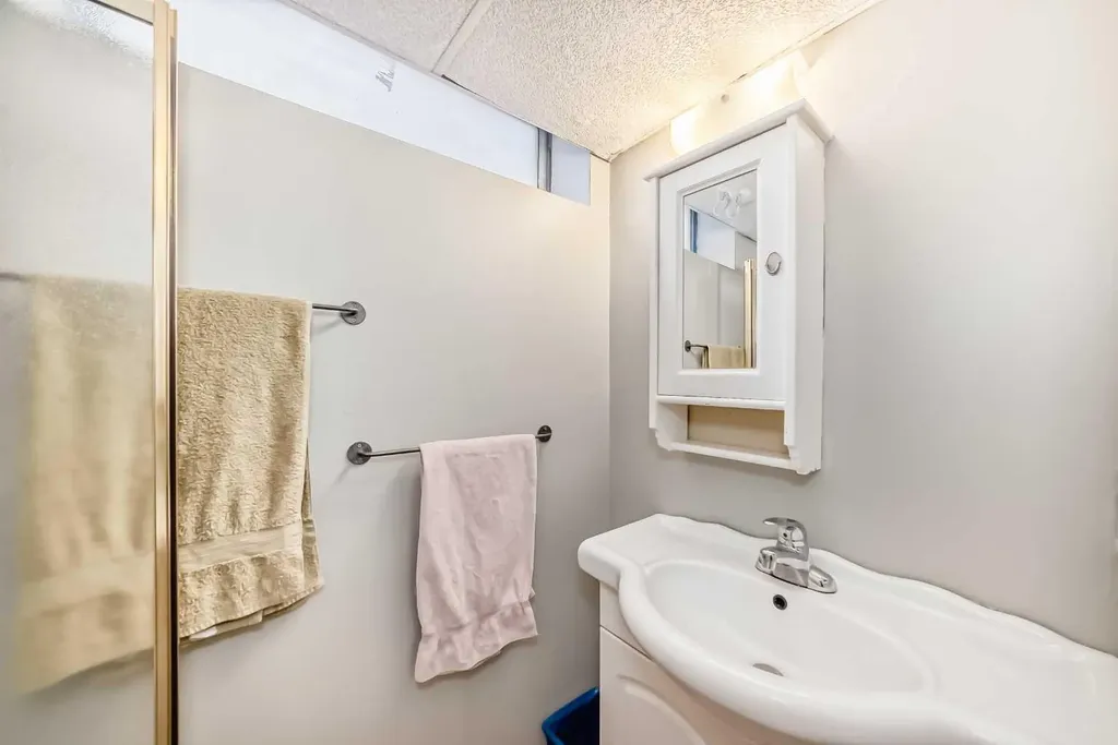 308 Cannington Place SW Calgary AB T2W 1Z9