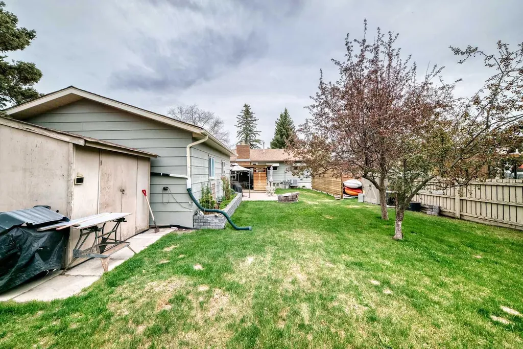 308 Cannington Place SW Calgary AB T2W 1Z9