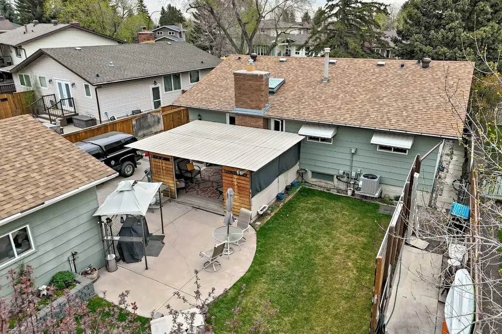 308 Cannington Place SW Calgary AB T2W 1Z9
