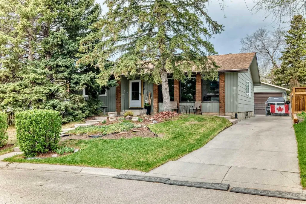 308 Cannington Place SW Calgary AB T2W 1Z9