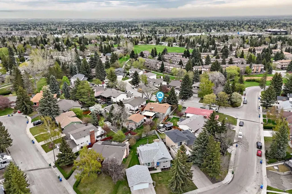 308 Cannington Place SW Calgary AB T2W 1Z9