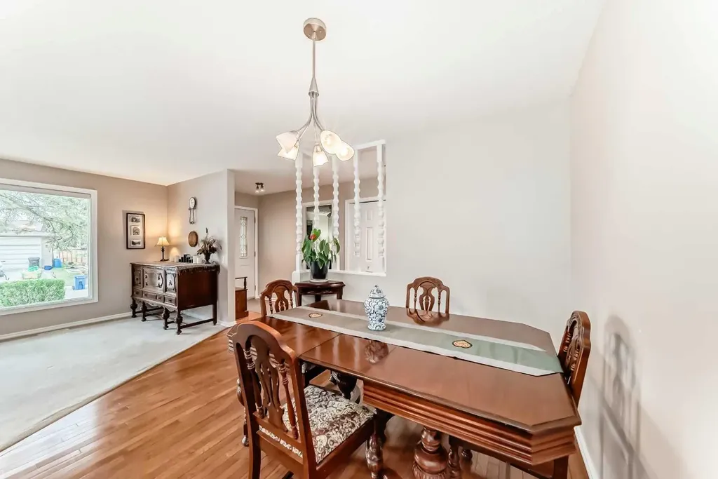 308 Cannington Place SW Calgary AB T2W 1Z9