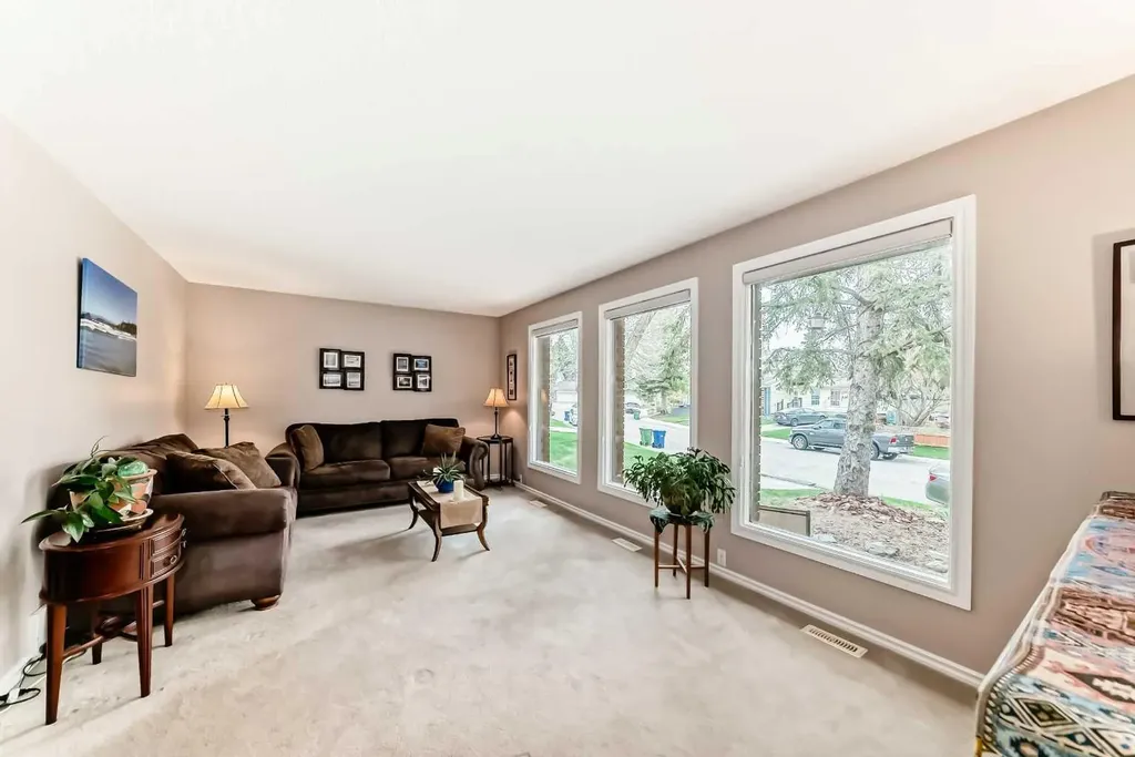 308 Cannington Place SW Calgary AB T2W 1Z9