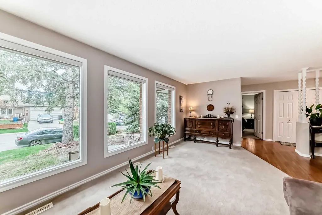 308 Cannington Place SW Calgary AB T2W 1Z9