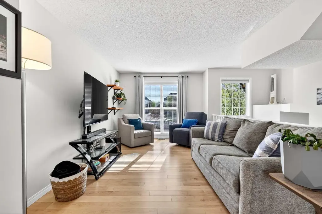 312 New Brighton Villas SE Calgary AB T2Z0E6