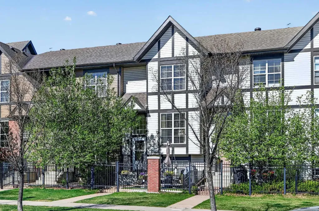 312 New Brighton Villas SE Calgary AB T2Z0E6