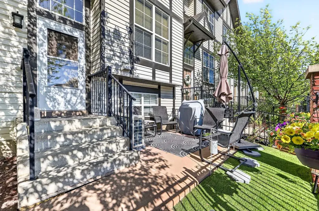 312 New Brighton Villas SE Calgary AB T2Z0E6