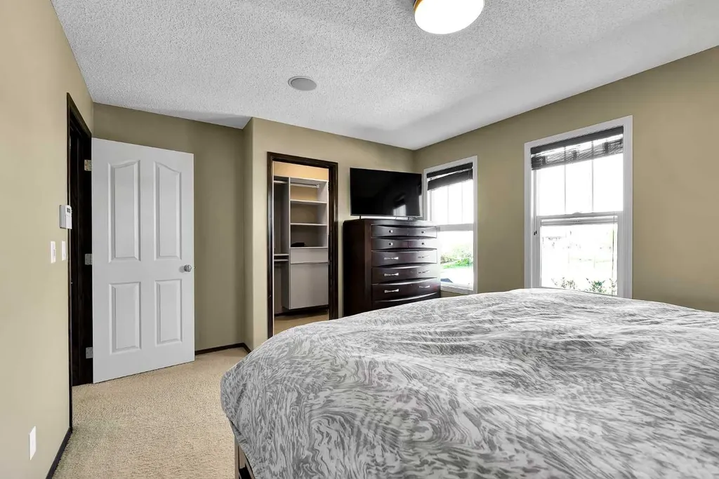 10 Autumn Green SE Calgary AB T3M 0P2