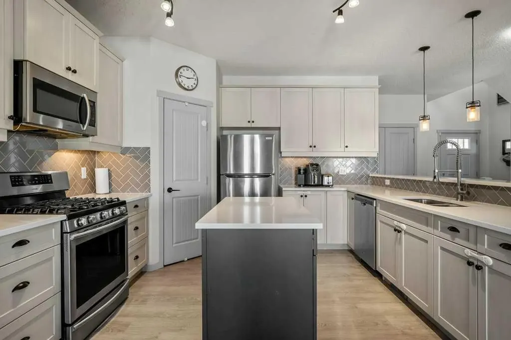 94 Copperpond Street SE Calgary AB T2Z 1J2