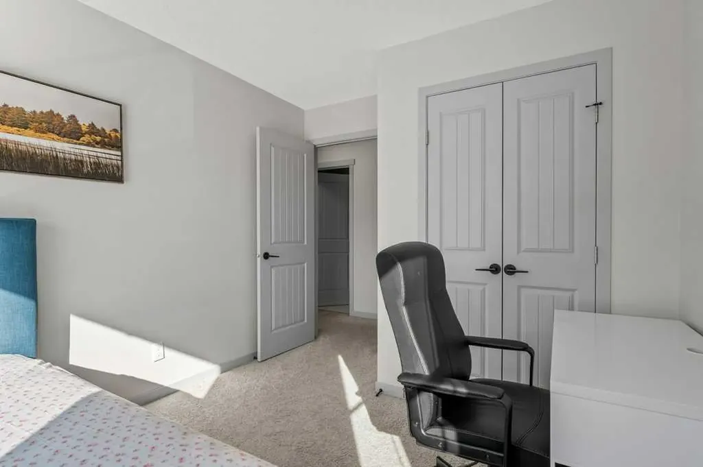 94 Copperpond Street SE Calgary AB T2Z 1J2
