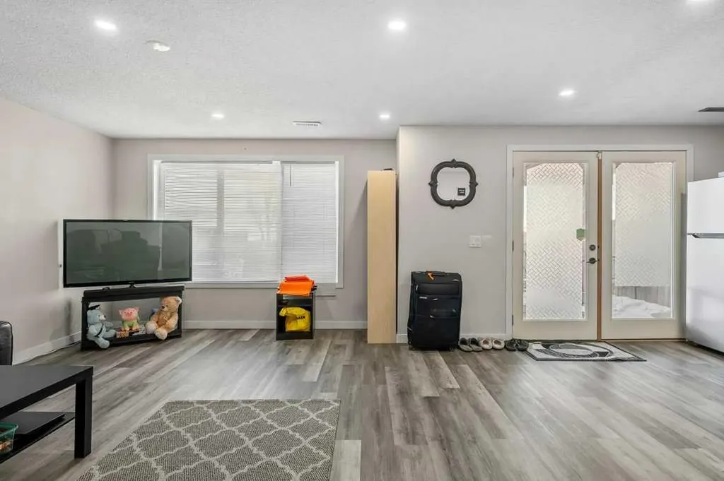 94 Copperpond Street SE Calgary AB T2Z 1J2