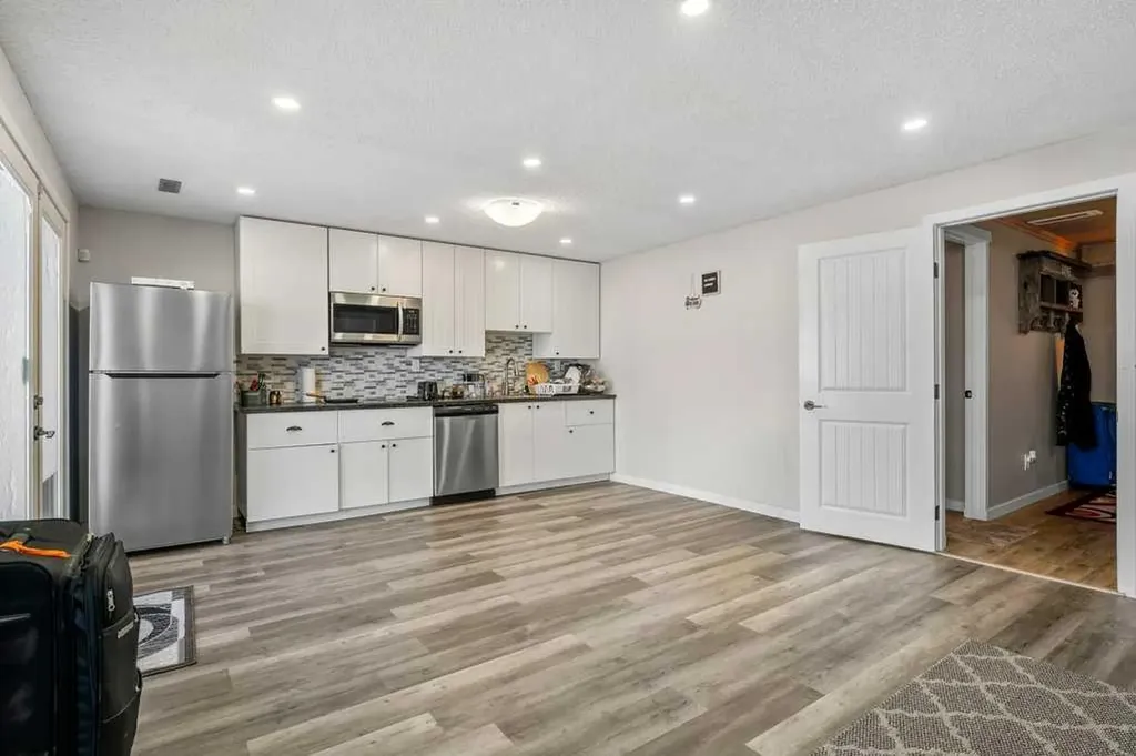 94 Copperpond Street SE Calgary AB T2Z 1J2