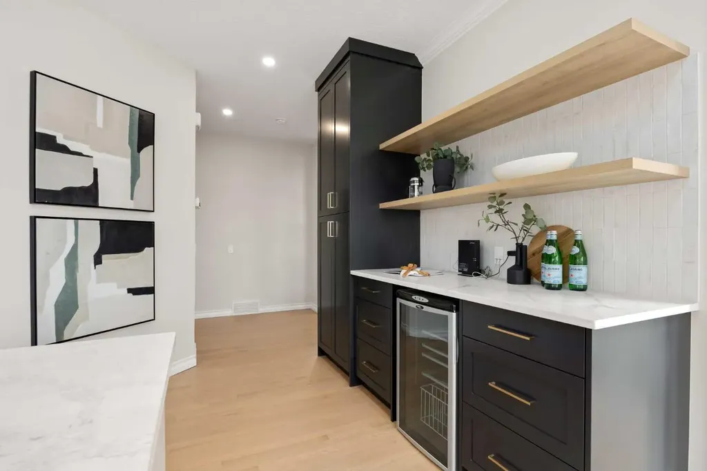 21 Douglas Woods Manor SE Calgary AB T2Z 2E7