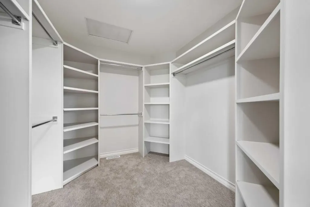 21 Douglas Woods Manor SE Calgary AB T2Z 2E7