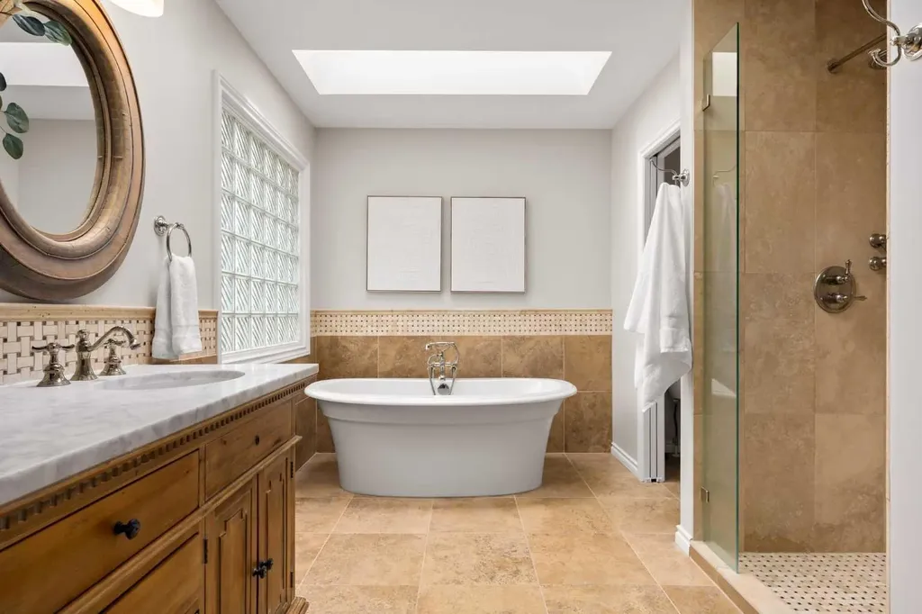 21 Douglas Woods Manor SE Calgary AB T2Z 2E7