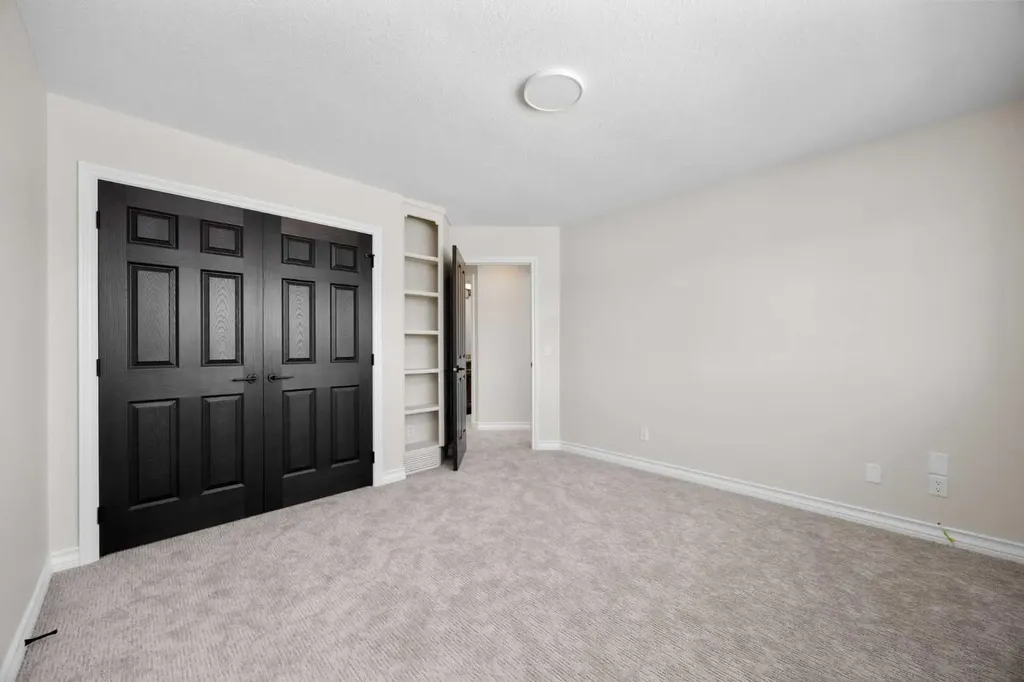 21 Douglas Woods Manor SE Calgary AB T2Z 2E7