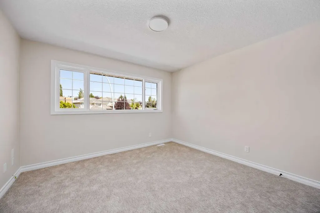 21 Douglas Woods Manor SE Calgary AB T2Z 2E7